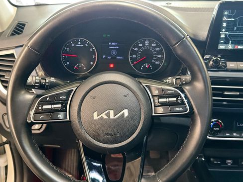 Used 2023 Kia Seltos S w/ Navigation Package AWD/4WD image 17