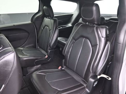 Used 2025 Chrysler Pacifica Select FWD image 12