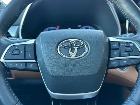 Used 2023 Toyota Highlander Platinum image 23