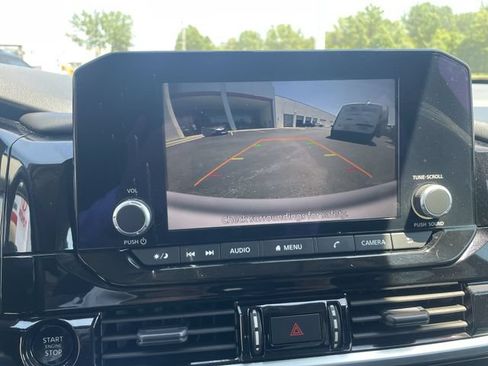 Used 2025 Nissan Pathfinder SV FWD image 23