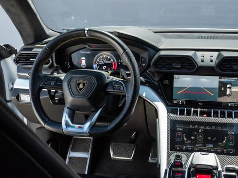 Used 2020 Lamborghini Urus image 9