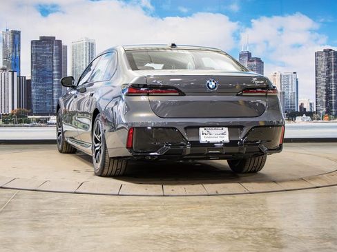 Used 2026 BMW 750e xDrive w/ Autobahn Package image 9