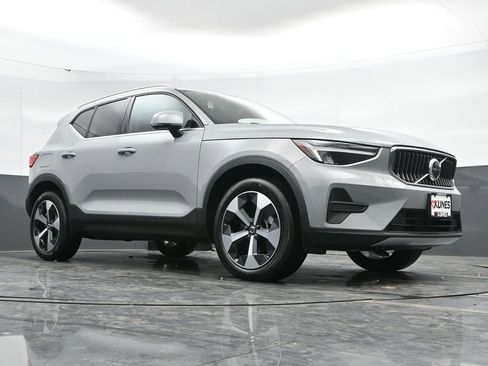 New 2025 Volvo XC40 B5 Core w/ Protection Package Premier image 43