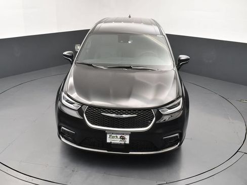 Used 2025 Chrysler Pacifica Select AWD/4WD image 15