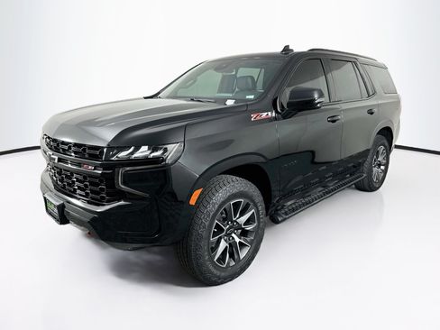 Used 2024 Chevrolet Tahoe Z71 w/ Luxury Package AWD/4WD image 3