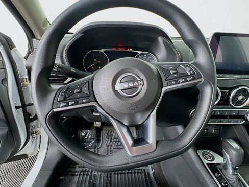 Used 2025 Nissan Sentra SV FWD image 11