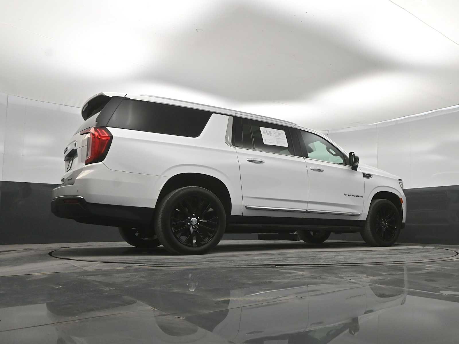Used 2022 GMC Yukon XL SLT w/ SLT Premium Package AWD/4WD image 41