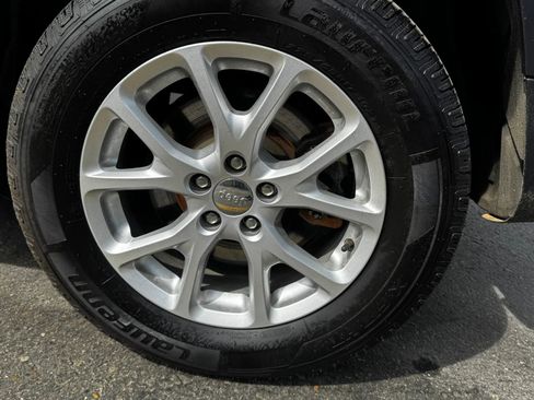 Used 2016 Jeep Cherokee Latitude w/ Comfort & Convenience Group image 10