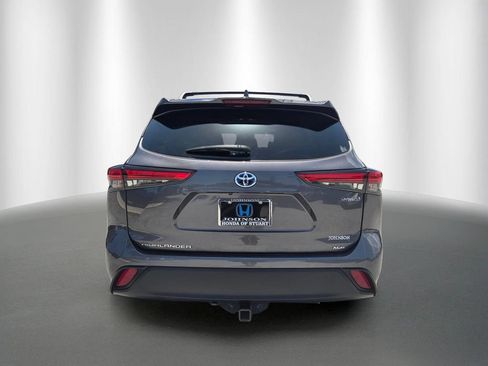 Used 2022 Toyota Highlander XLE FWD image 4