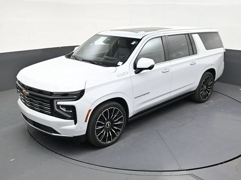 Used 2026 Chevrolet Suburban High Country AWD/4WD image 11