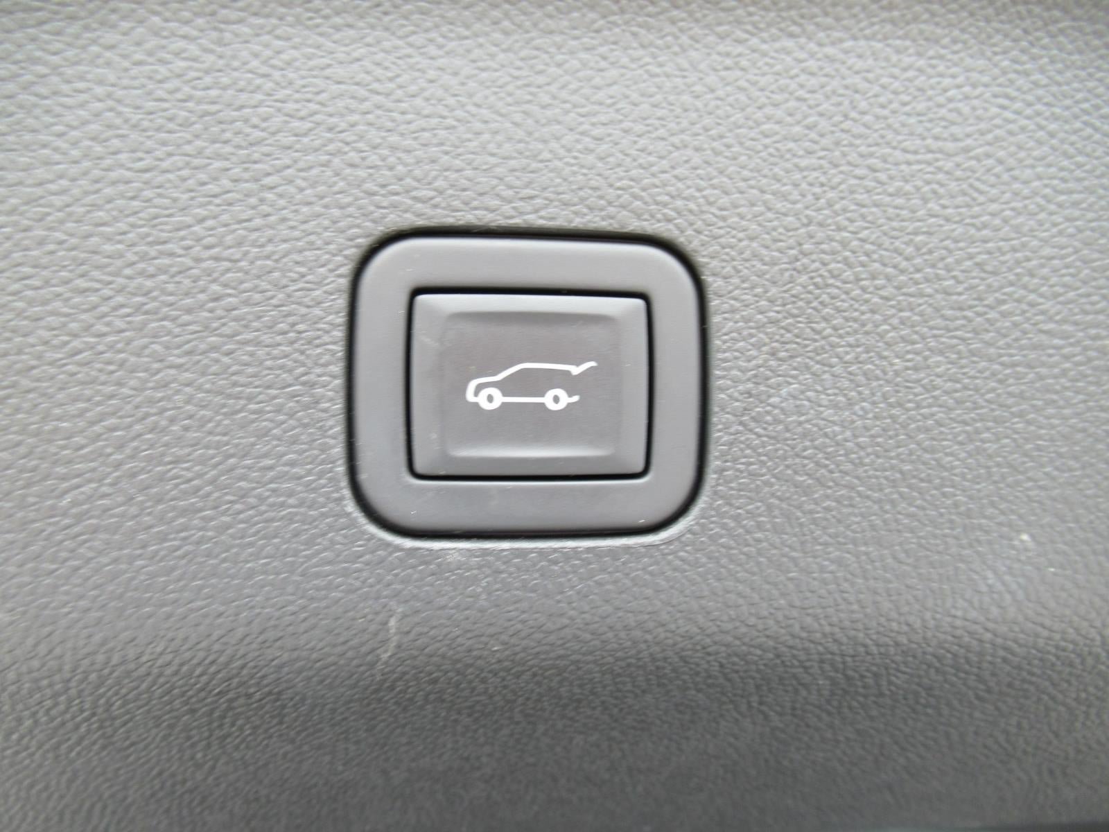 Used 2024 Chevrolet Suburban Z71 w/ Luxury Package AWD/4WD image 36