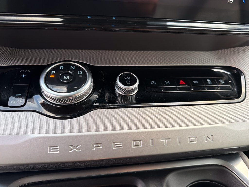 Used 2025 Ford Expedition Active AWD/4WD image 18
