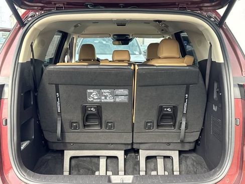 Used 2024 Kia Carnival EX FWD image 12