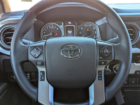 Used 2022 Toyota Tacoma Limited image 20