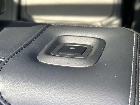 Used 2025 Ford Expedition Platinum w/ Stealth Performance Package image 21