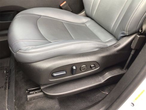 Used 2024 Buick Enclave Premium image 19