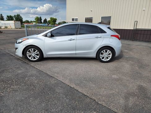 Used 2014 Hyundai Elantra GT FWD image 2