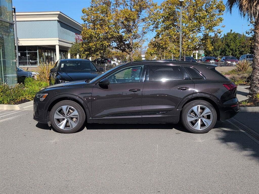 Used 2024 Audi Q8 e-tron Premium Plus AWD/4WD image 9