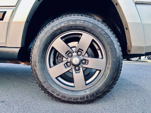 Used 2007 Jeep Commander Sport image 35