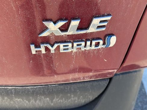 Used 2020 Toyota RAV4 XLE w/ Convenience Package image 11