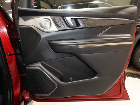 Certified 2025 Buick Enclave Avenir w/ Super Cruise Package image 19