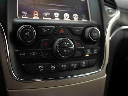 Used 2017 Jeep Grand Cherokee Limited image 9