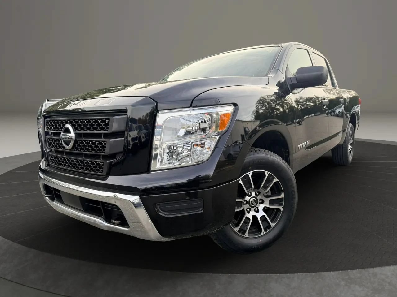 Used 2022 Nissan Titan SV AWD/4WD image 1