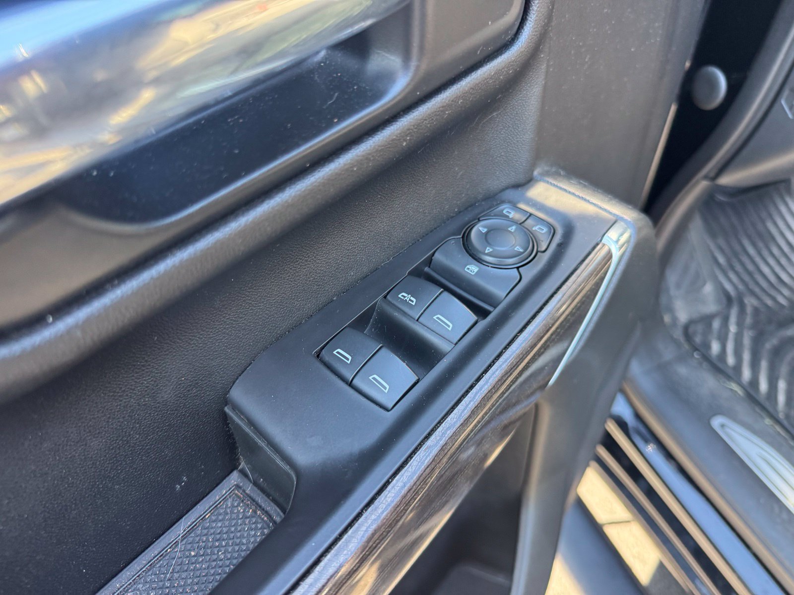 Used 2021 Chevrolet Silverado 1500 LT w/ Z71 Off-Road Package AWD/4WD image 12
