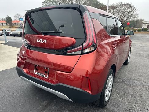 Used 2024 Kia Soul LX image 3