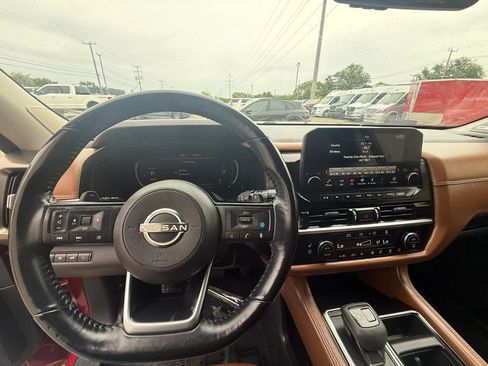 Used 2023 Nissan Pathfinder Platinum AWD/4WD image 22