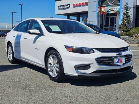 Used 2018 Chevrolet Malibu LT FWD image 1