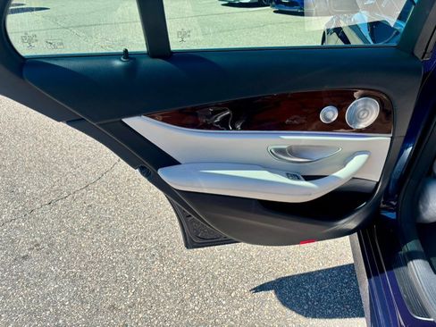 Used 2018 Mercedes-Benz E 300 4MATIC image 17