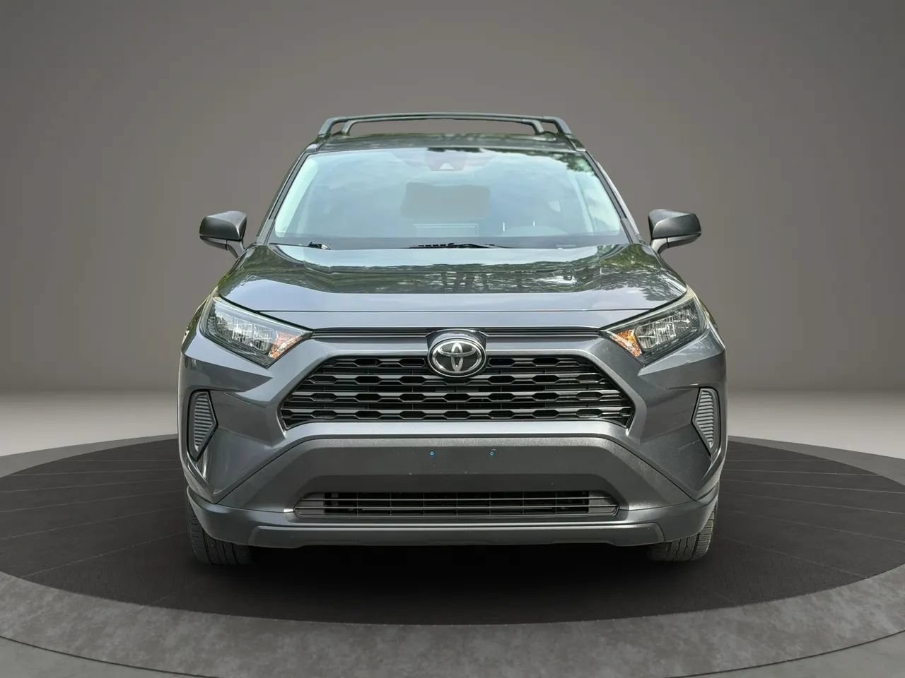 Used 2019 Toyota RAV4 LE FWD image 2