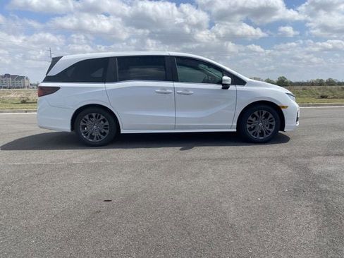 New 2026 Honda Odyssey Touring image 6