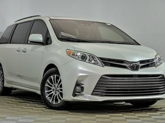 Used 2020 Toyota Sienna XLE FWD video 1