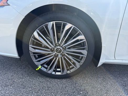 New 2025 Nissan Altima 2.5 SL image 12