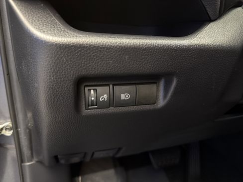 Used 2019 Toyota RAV4 LE FWD image 14