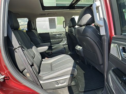 Used 2025 INFINITI QX80 Sensory image 25