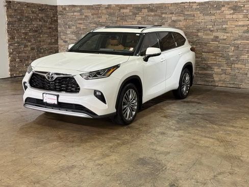 Used 2021 Toyota Highlander Platinum AWD/4WD image 5