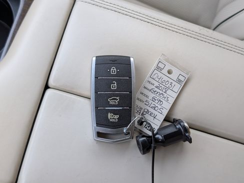 Used 2018 Genesis G90 3.3T Premium RWD image 39