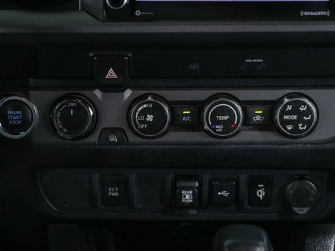 Used 2020 Toyota Tacoma TRD Sport AWD/4WD image 21