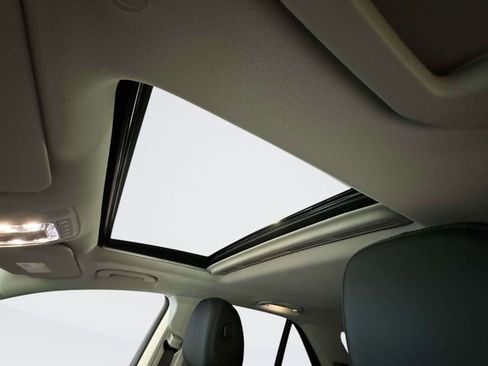 Used 2025 Mercedes-Benz GLE 350 4MATIC image 22