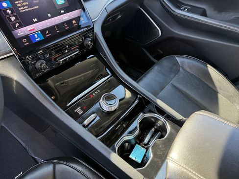 Used 2023 Jeep Grand Cherokee L Limited w/ Black Appearance Package image 13