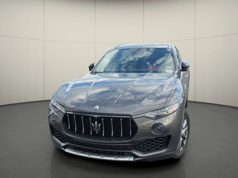 Used 2018 Maserati Levante GranLusso AWD/4WD image 2