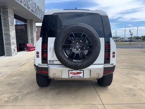 Used 2025 Land Rover Defender 110 S AWD/4WD image 8