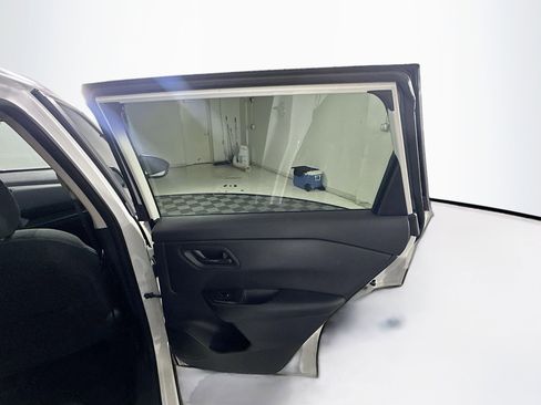 Used 2024 Nissan Rogue S FWD image 28