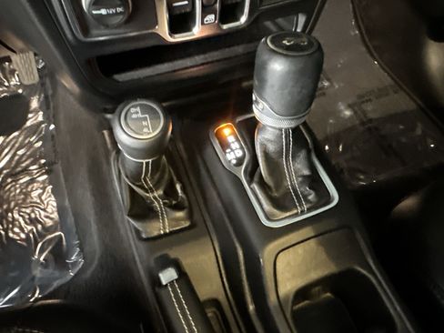 Used 2019 Jeep Wrangler Unlimited Sahara w/ Uconnect 4C Nav & Sound Group image 23