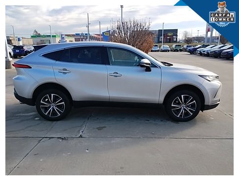 Used 2023 Toyota Venza LE image 5