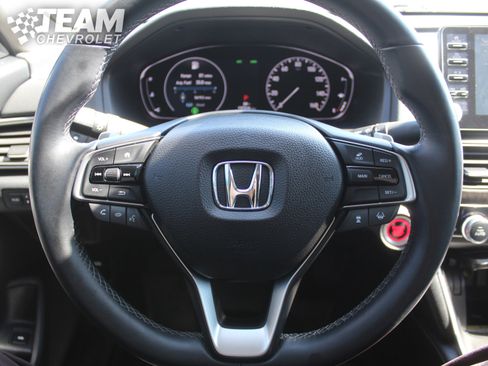 Used 2018 Honda Accord Touring image 14