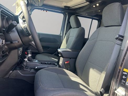 New 2026 Jeep Gladiator Sport AWD/4WD image 9